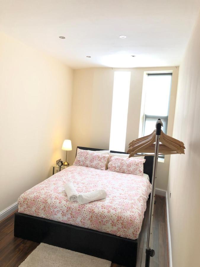 Greater London Holiday Let @ Hanwell Apartment Exterior photo