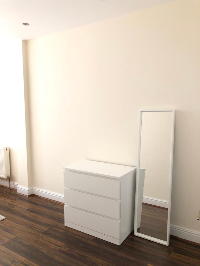 Greater London Holiday Let @ Hanwell Apartment Exterior photo